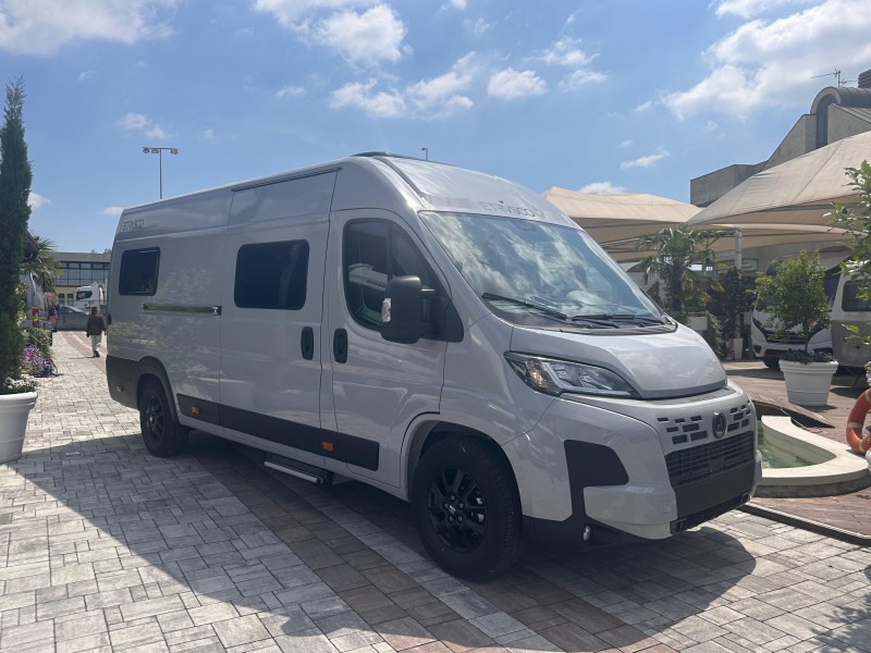 ETRUSCO CV 640 PB 6.36 x 2.05 x H 2.7 m | Centro Caravans Barassi