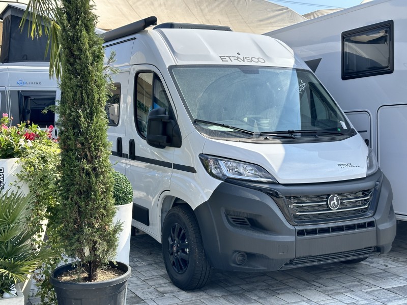 ETRUSCO CV 540 DB 5.41 x 2.05 x H 2.7 m | Centro Caravans Barassi